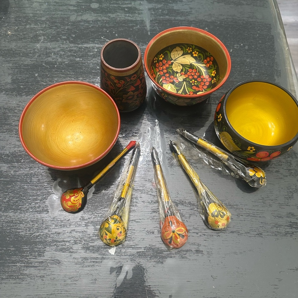 Hand-Painted Russian Khokhloma Wood Bowls & Spoons Set - Black & Gold